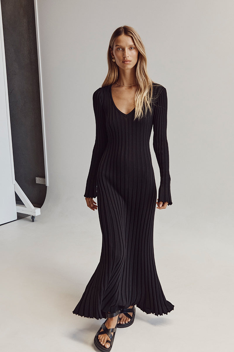 V-Neck Knit Midi Dress V-Neck Knit Midi Dress
